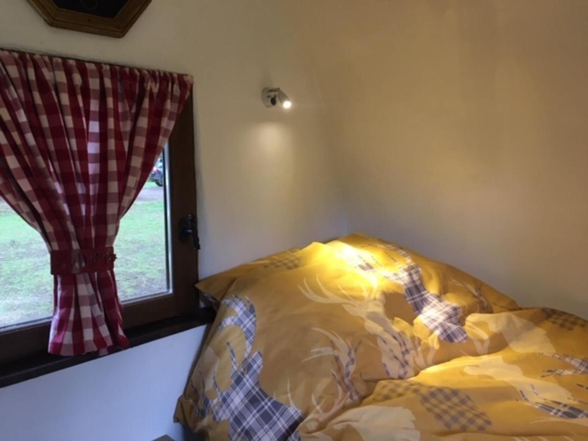 Charming 2-Bed Cabin In Domfront-En-Poiraie Perrou Экстерьер фото